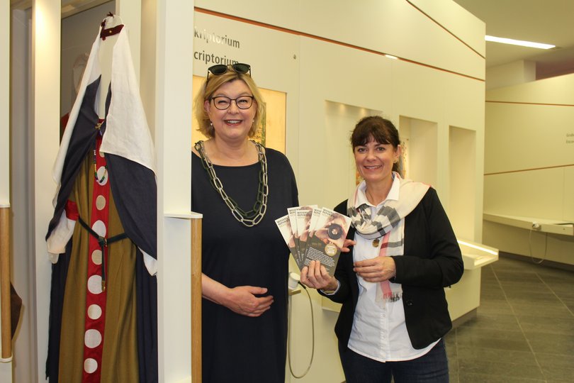 Pia vom Dorp (Leiterin Museumsdienst Aachen) und Kirsten Haacke (Unternehmenskommunikation STAWAG), Foto: Nina Krüsmann