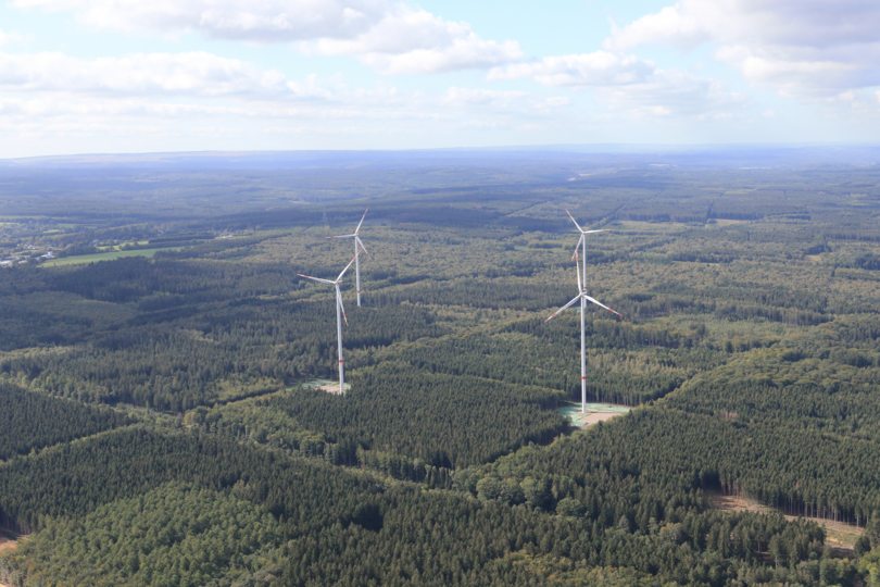 Windkraftanlagen in Münsterwald aus Vogel-Perspektive